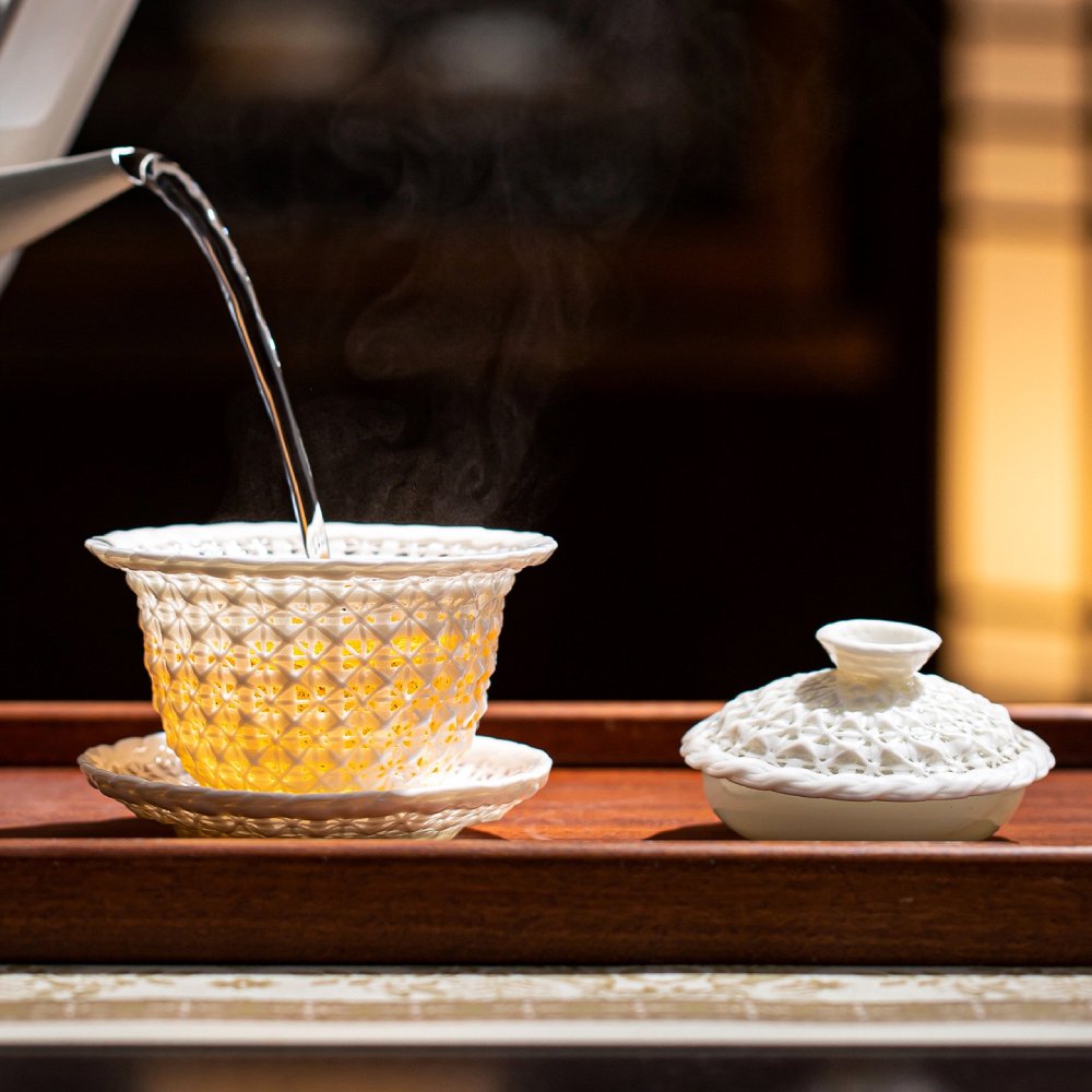 Handmade Linglong Woven Three-Piece Gaiwan 160ml White Ceramic Gongfu Tea Bowl - Image 4