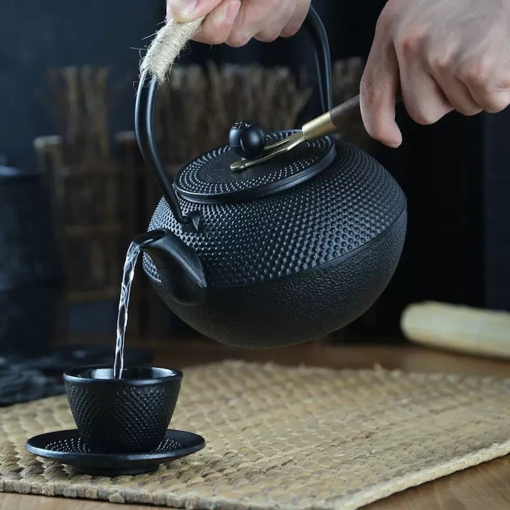 Black Cast Iron Tea Set – 900ml Teapot with Trivet, 4 Cups, Infuser & Gift Box - Image 8