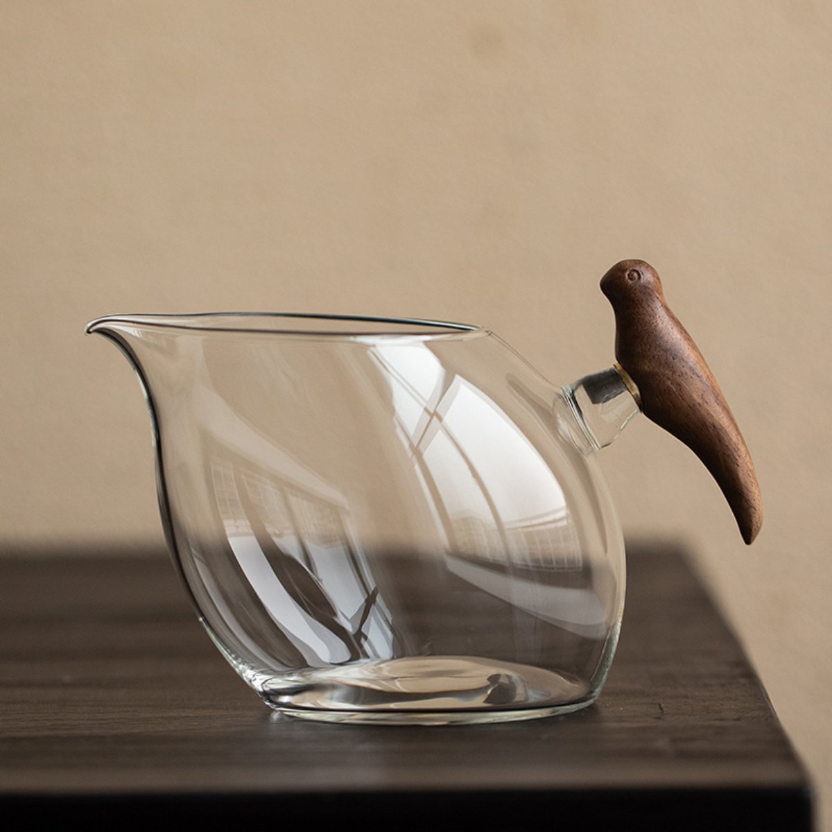 Joyful Brow Japanese-Style Glass Fairness Cup with Wooden Handle – High Borosilicate Tea Pitcher - Image 2