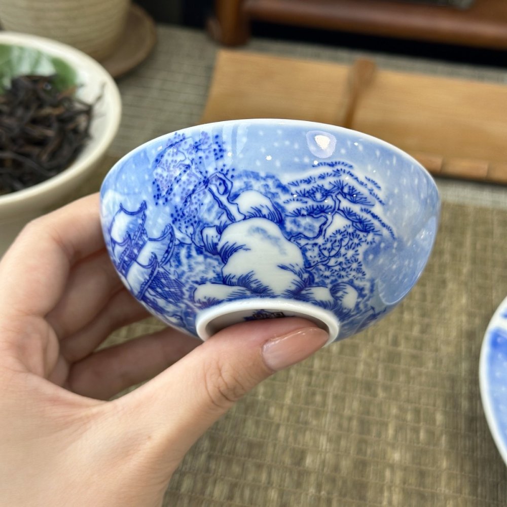 Hand-Painted Blue & White Snow Scene Pu-erh Tea Cup – Luxury Retro Chinese Gongfu Tea Cup, 3oz - Image 2