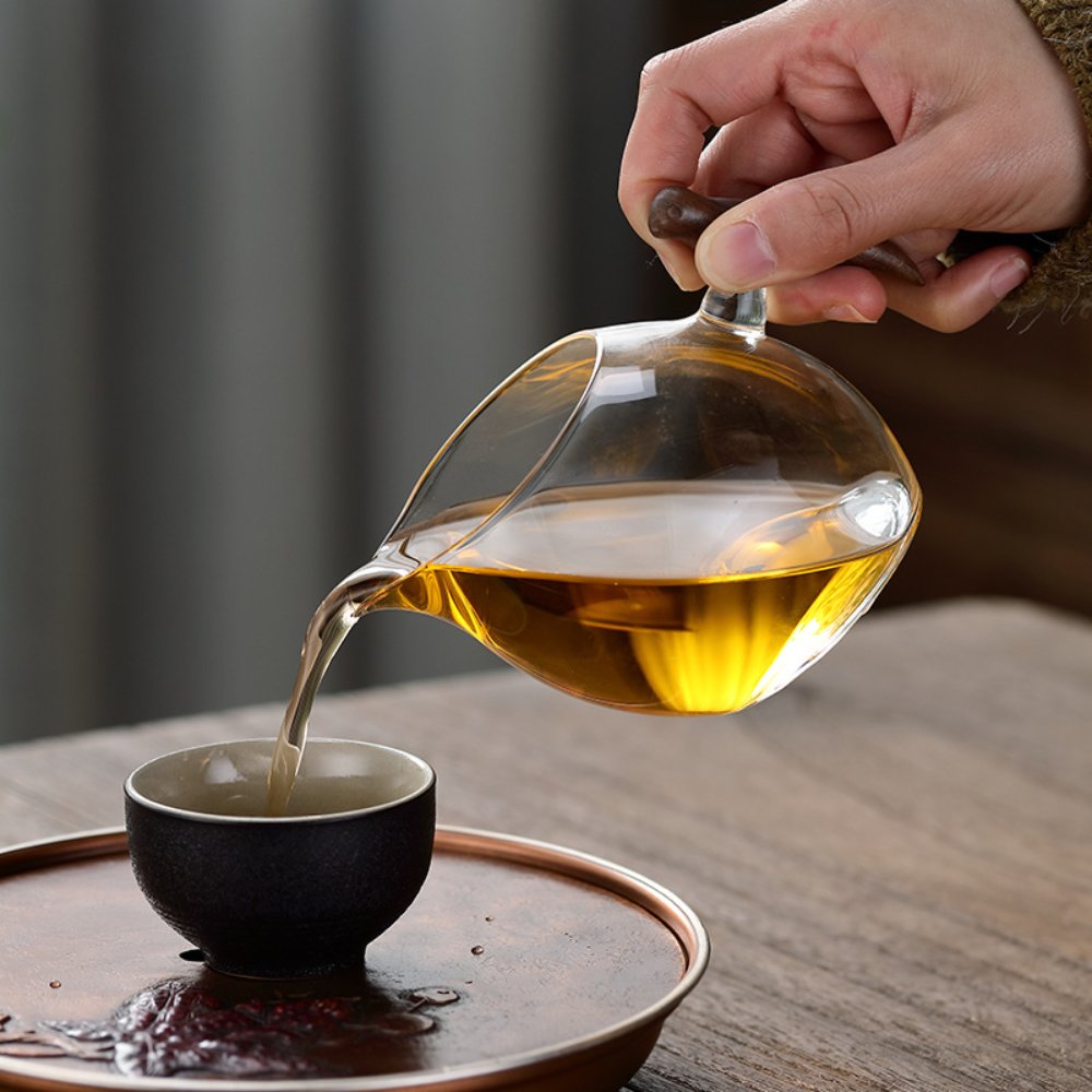 Joyful Brow Japanese-Style Glass Fairness Cup with Wooden Handle – High Borosilicate Tea Pitcher - Image 6