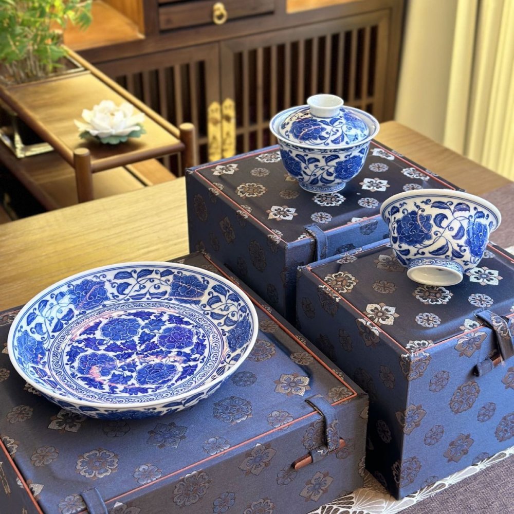 Hand-Painted Blue & White Porcelain Peony Gaiwan with Gift Box – Jingdezhen Artisan - Image 6
