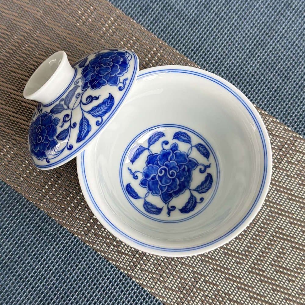 Hand-Painted Blue & White Porcelain Peony Gaiwan with Gift Box – Jingdezhen Artisan - Image 4